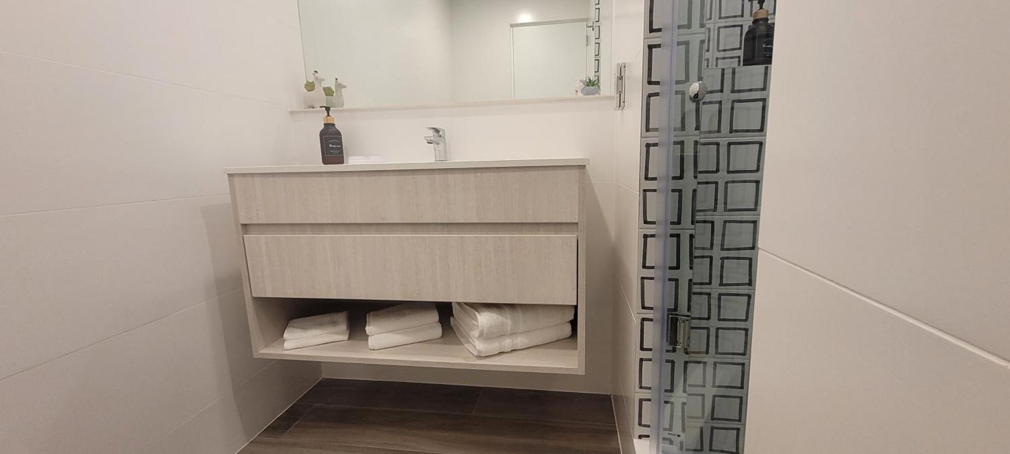 1br En El Corazon De Barranco Con Ac Y Garaje Incluido